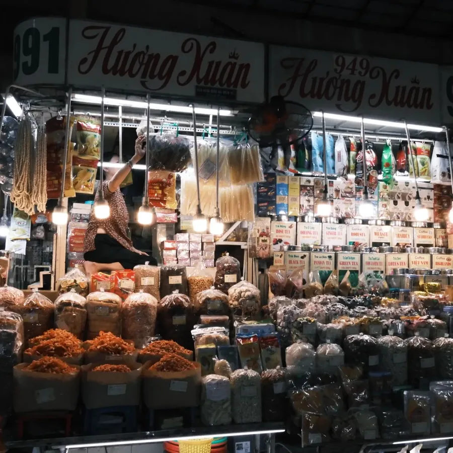 Phin cà phê đang nhỏ giọt